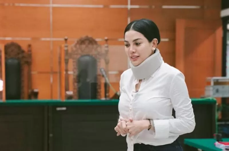 Potret artis sekaligus ibunda dari Laura Meizani alias Lolly, Nikita Mirzani.  ((Instagram.com/@nikitamirzanimawardi_172))