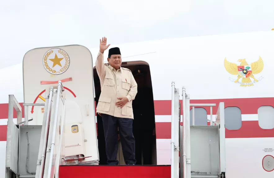 Potret Presiden Prabowo Subianto, saat hendak bertolak ke Mesir, melalui Pangkalan TNI AU Halim Perdanakusuma, Jakarta pada Selasa (17/12/2024). (Foto: Tim Media Prabowo)