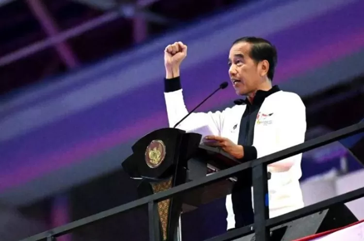 Potret Presiden RI ke-7, Joko Widodo (Jokowi) yang dipecat PDIP hingga diajak partai lain untuk bergabung. Simak ulasan selengkapnya.    ((Instagram.com/@jokowi))