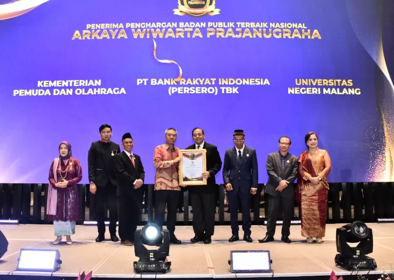 BRI meriah penghargaan Badan Publik Terbaik Nasional pada ajang Malam Anugerah Keterbukaan Informasi Publik 2024, di Jakarta, Selasa (17/12/2024). (Foto: Dok. BRI)