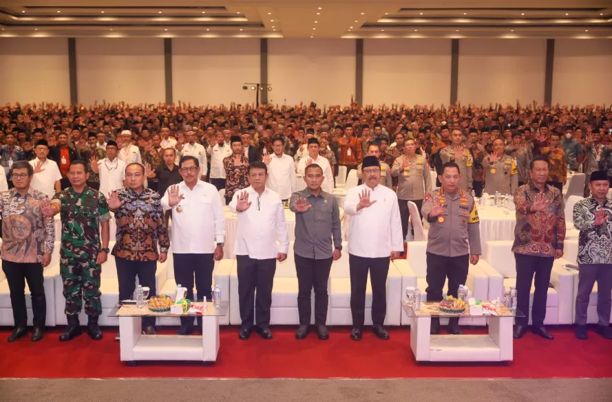 Deklarasi puncak pembubaran Jamaah Islamiyah sekaligus pengucapan ikrar setia kepada NKRI di Convention Hall Tirtonadi, Kota Surakarta, Jawa Tengah, Sabtu (21/12/2024). (Foto: Humas Pemprov Jateng)