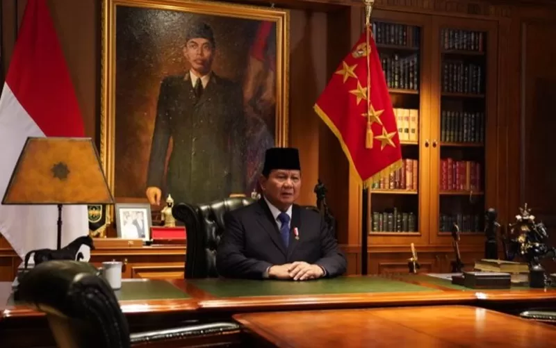 Presiden Prabowo Subianto menyampaikan ucapan Hari Raya Natal yang ditayangkan melalui kanal YouTube Sekretariat Presiden, pada Rabu (25/12/2024).  (Foto: BPMI Setpres/Brian)