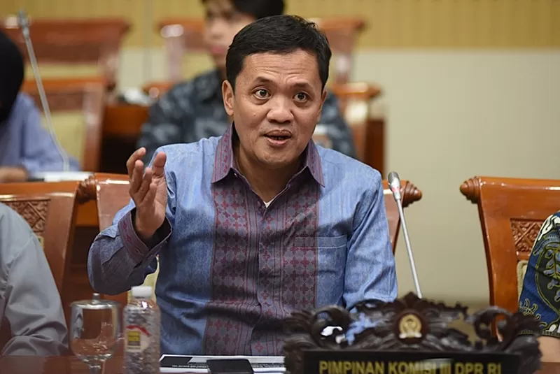 Ketua Komisi III DPR RI Habiburokhman saat menyampaikan catatan akhir tahun 2024, di Gedung Nusantara II, DPR RI, Senayan, Jakarta, Jumat (27/12/2024).  (Foto: Farhan/Andri)