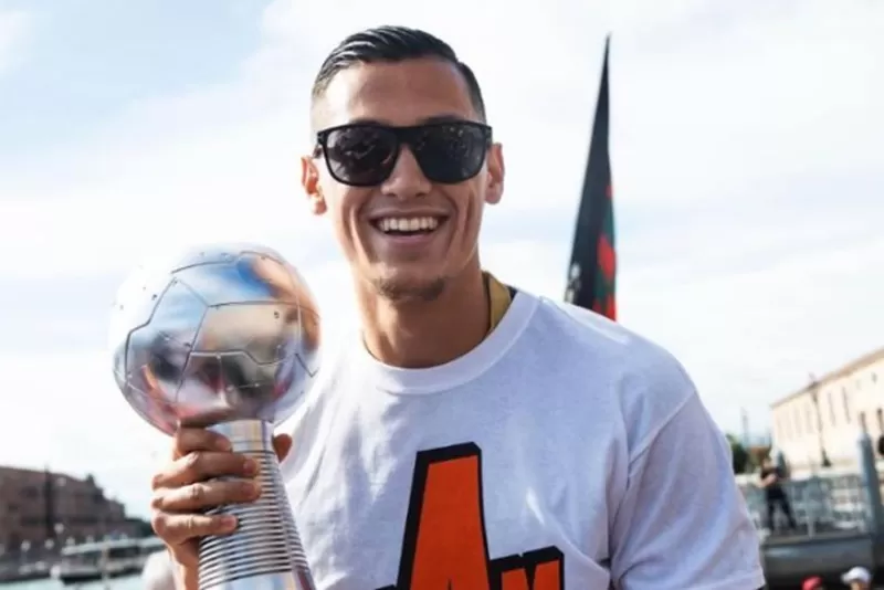 Potret Pemain Klub Liga Italia Venezia sekaligus Kapten Timnas Indonesia, Jay Idzes.  ((Instagram.com/@jayidzes))