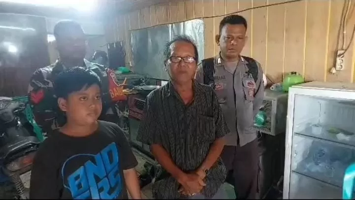Warga Sungai Saren, Kabupaten Tanjabbar memberikan keterangan terkait video viral dugaan perampokan (Metrojambi.com)