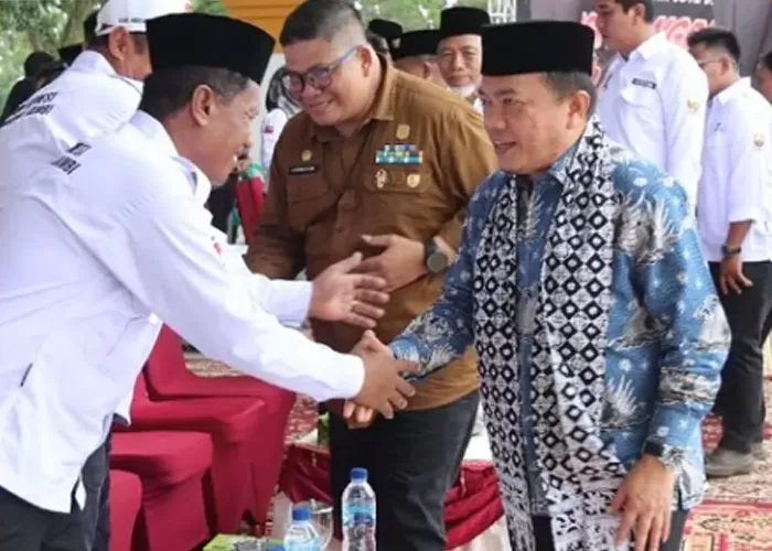 Gubernur Al Haris menghadiri pelantikan DPC Apdesi Kabupaten  Merangin, Minggu (28/5/2023). (diskominfo/provinsi Jambi)