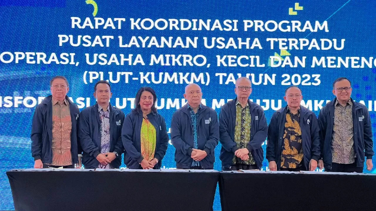 Penandatanganan kerjasama anara Kemenkop UKM dengan PT Telkom Indonesia, PT Pos Indonesia, dan Promedia Teknologi Indonesia. (Promedia/Dadang Hermawan)