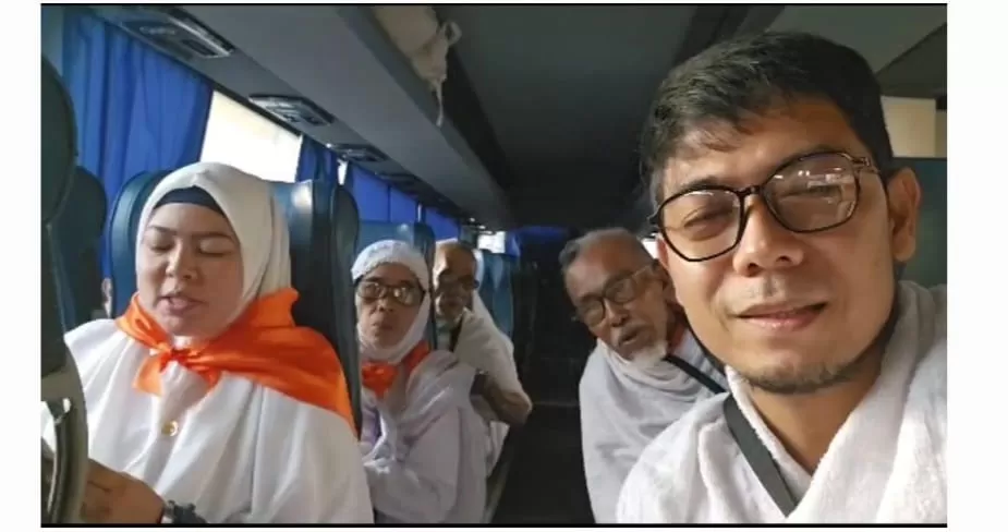 Jamaah haji BTH-04 asal Riau sudah menggunakan pakaian ihram (riau.kemenag.go.id)