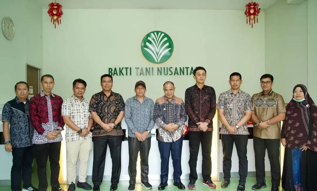 Foto.bersama Pj Bupati Tebo dengan pihak PT BTN terkait kerjasama pemasokan bibit sawit (Humas Pemkab Tebo)