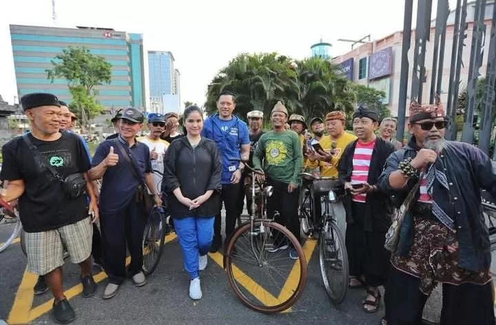 AHY jalan pagi di kota Semarang didampingi istri Anissa Pohan, Minggu (04/06/2023). (IG @agusyudhoyono)