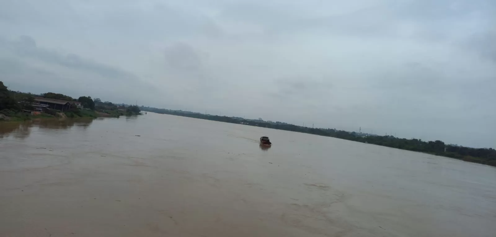 Sungai Batanghari yang membelah Kota Janbi (metrojambi.com)