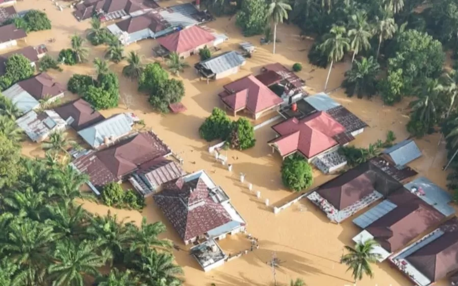 Tangkapan gambar banjir yang melanda salah satu wilayah di Kabupaten Sarolangun, Jambi (Dokumentasi/Rizal Drone)