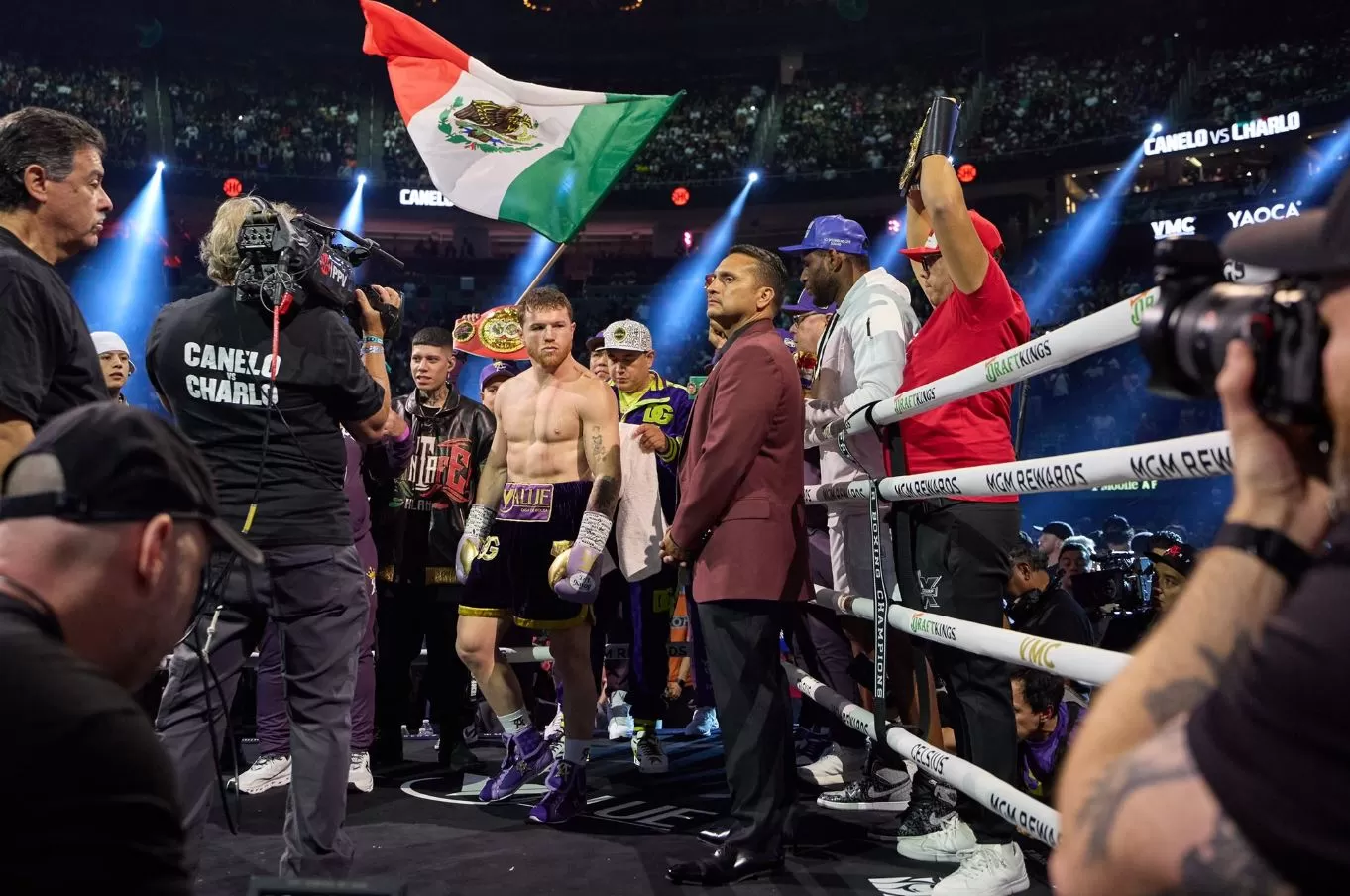 Kembali Didorong Lawan Terence Crawford, Canelo Alvarez Mulai Buka ...