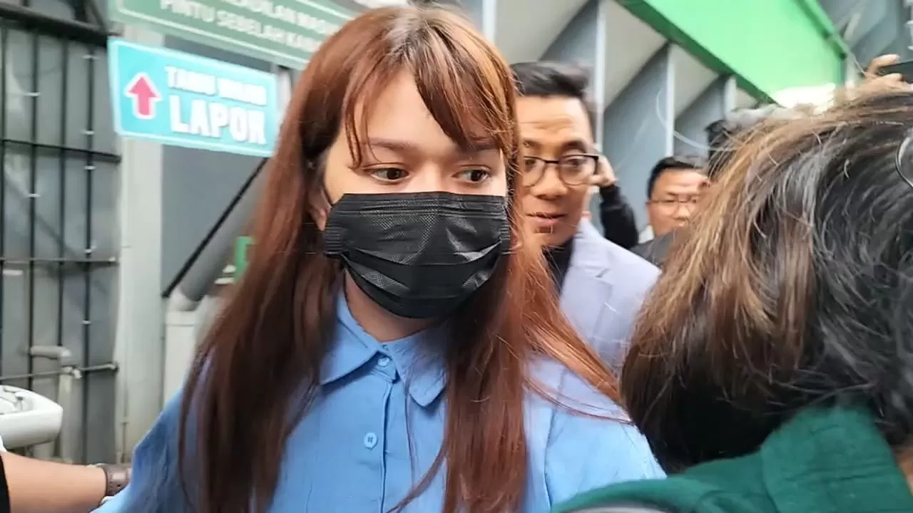 Rebecca Klopper Diam Dan Tertunduk Jadi Saksi Di Sidang Video Syur, Malu? -  Akurat