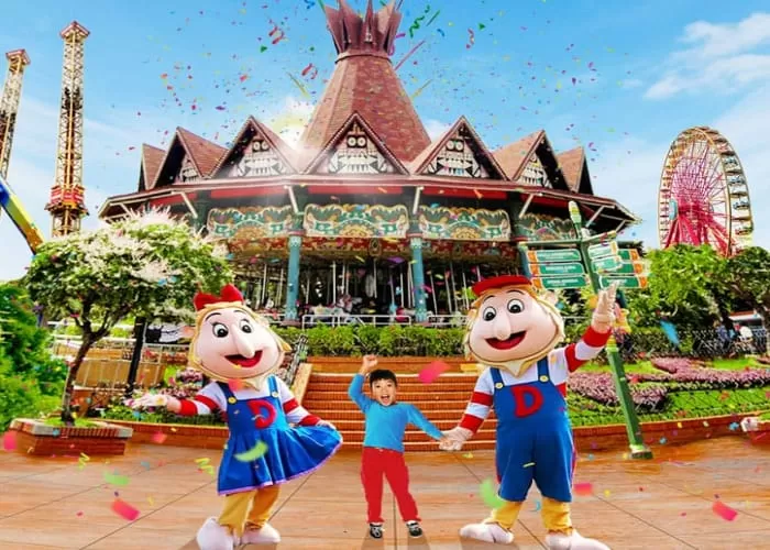 Dunia Fantasi, merupakan salah satu taman hiburan terpopuler di Indonesia, Jakarta, dengan menawarkan berbagai wahana permainan yang memanjakan pengunjung.Sumber: Situs Resmi Ancol.