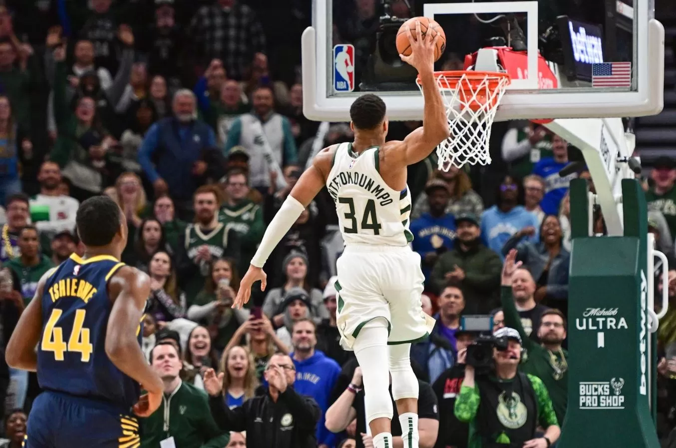 NBA Hari Ini: Laga Diwarnai Keributan, Giannis Antetokounmpo Pecah ...