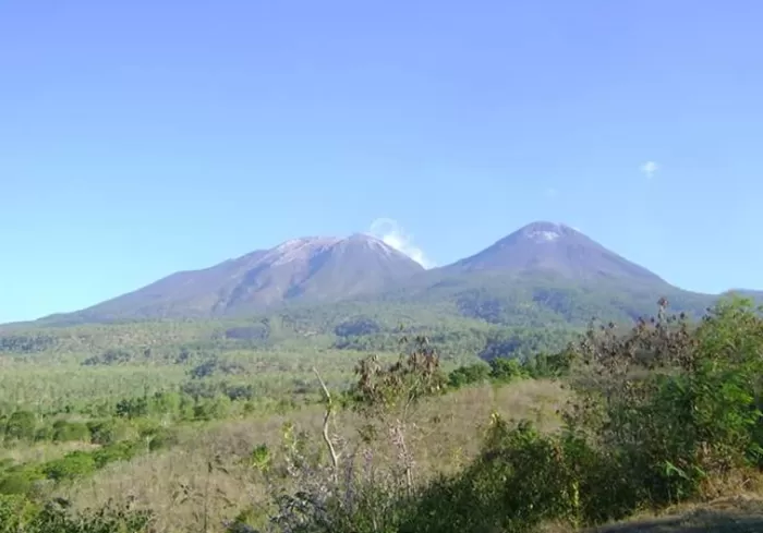 Gunung Lewotobi, Keindahan Alam Yang Megah Di Timor Tengah - Akurat ...