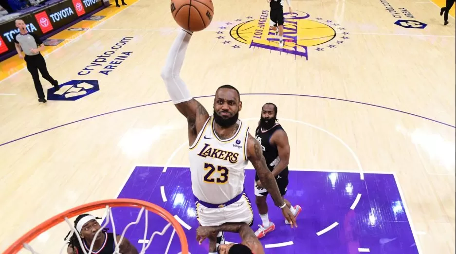 NBA Hari Ini: LeBron James Tersubur, Lakers Menangi Derbi Los Angeles ...