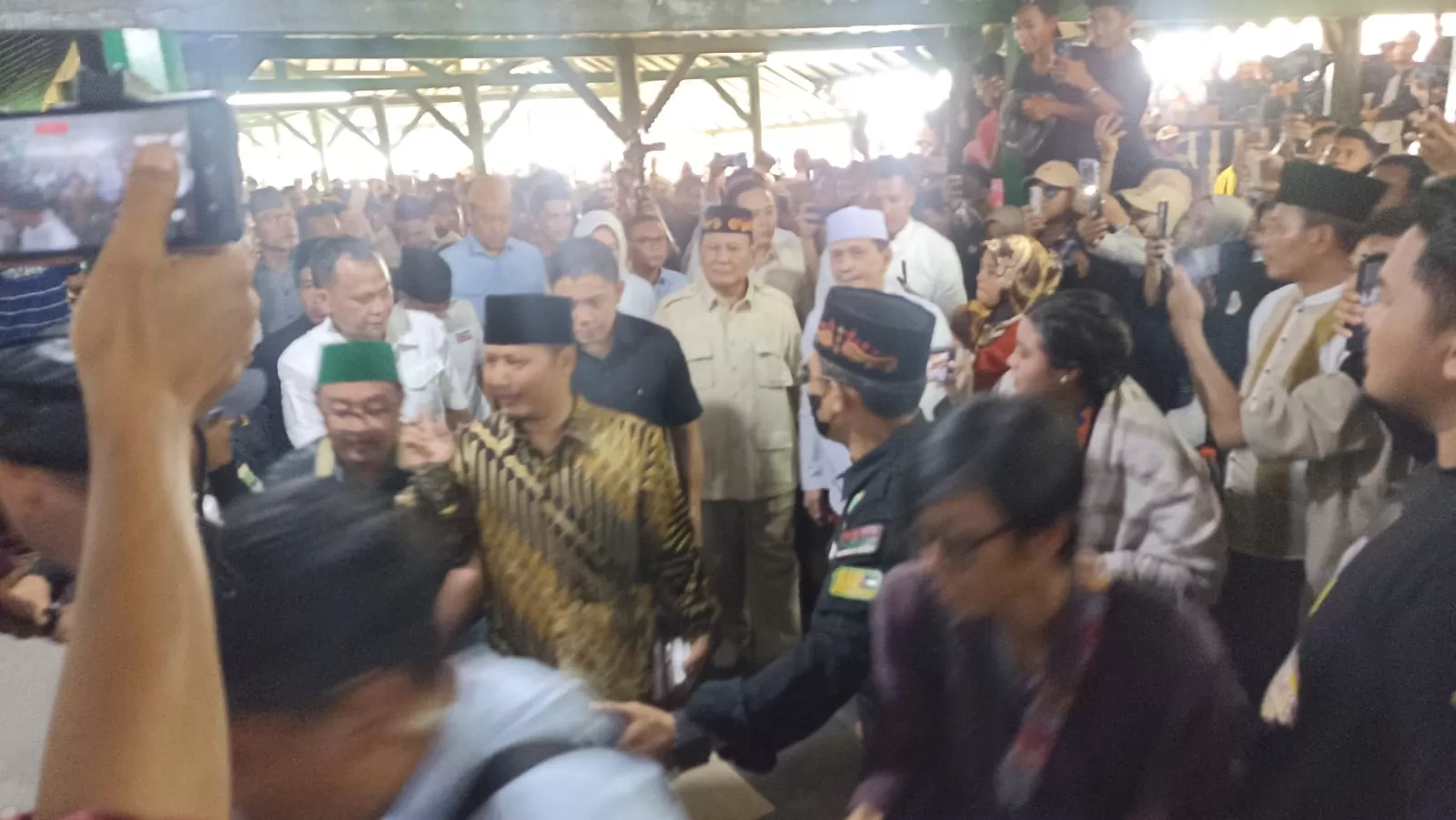 Prabowo Subianto Disambut Ribuan Pendukung Saat Berkunjung Ke Banten ...