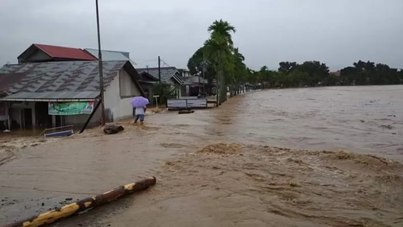 Banjir Di Kota Padang Menggenangi Beberapa Lokasi, Di Banuaran ...