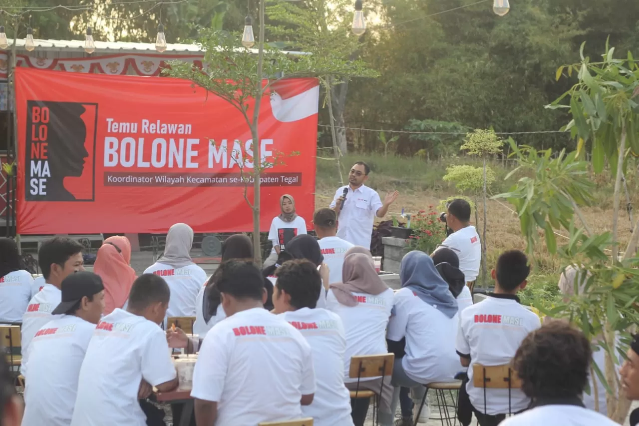 Relawan Bolone Mase Meminta Gibran Agar Mau Jadi Cawapresnya Prabowo ...