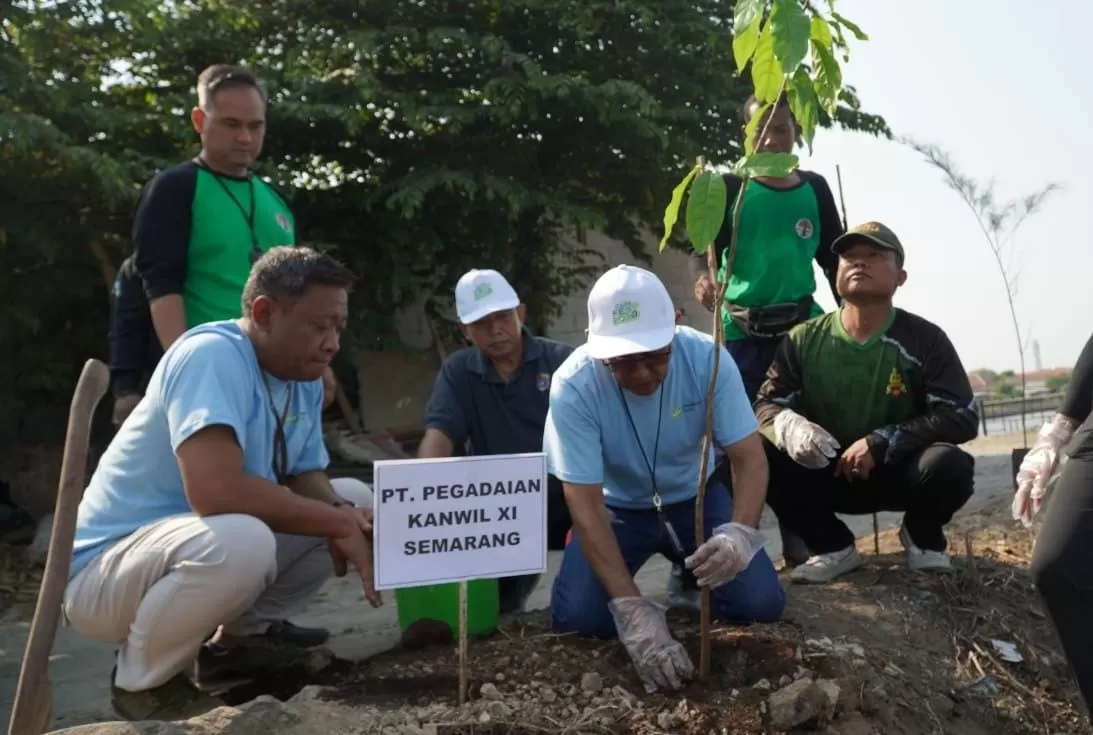 Peringati Hari Habitat Dunia Pegadaian Kanwil Xi Semarang Tanam