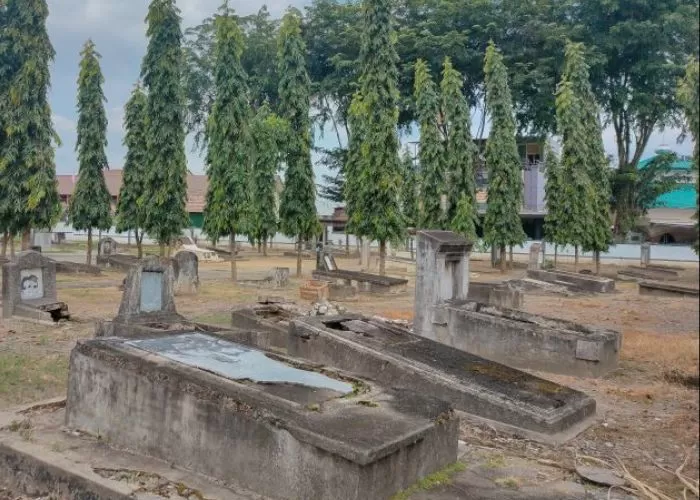 Misteri Dan Mitos Yang Terdapat Di Makam Tentara Hindia Belanda Di ...