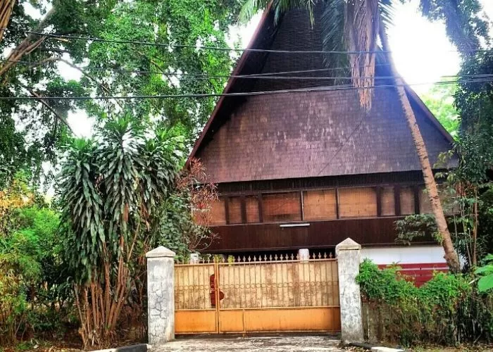 Penelusuran Tempat Paling Angker di Bekasi: Misteri Rumah Gadang Jaka Permai, Sebuah Kisah Mistis di Tengah Kota - Akurat Jateng