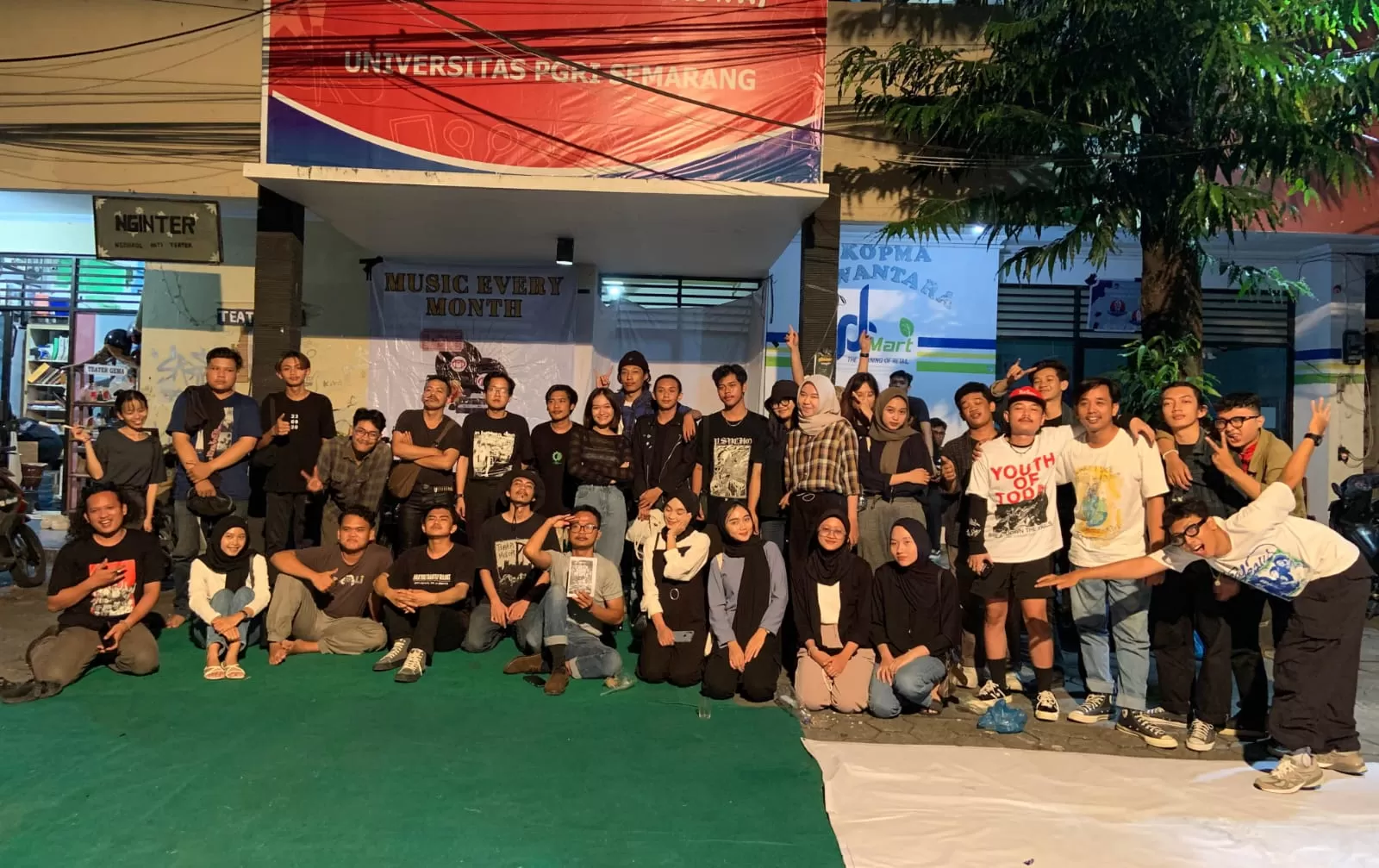 Warung Diskusi dan Jamming, Diperlukan Tenaga Ekstra dalam Mencatat  Dinamika Musik di Semarang - Akurat Jateng