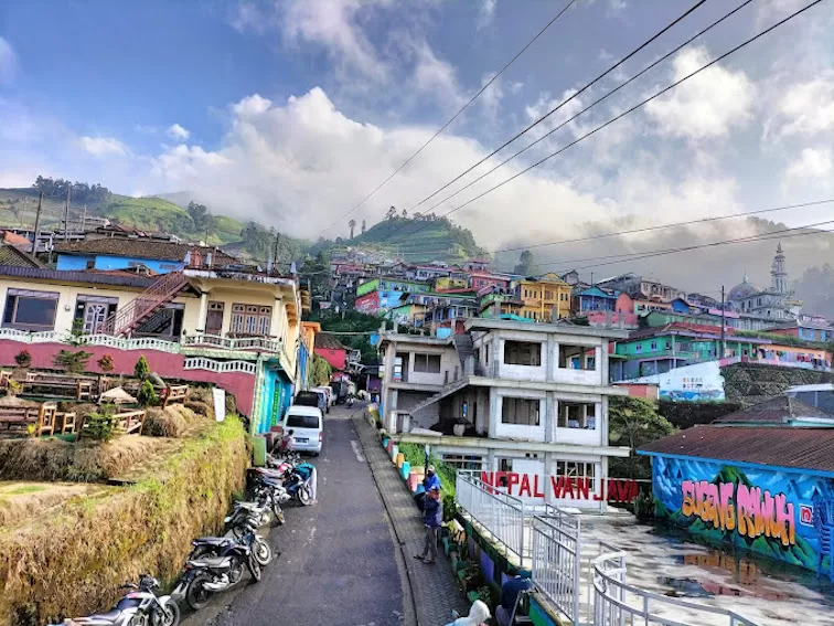 Liburan Seru Jelajahi Keindahan Nepal Van Java, Surga Tersembunyi Di ...