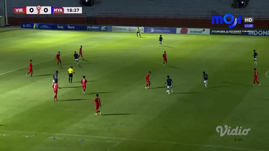 Viral! Lampu Stadion Gelora 10 November di Laga Vietnam U19 vs Myanmar,  Netizen : Rumput Bagus Lampu Remang-remang! - Akurat Jateng