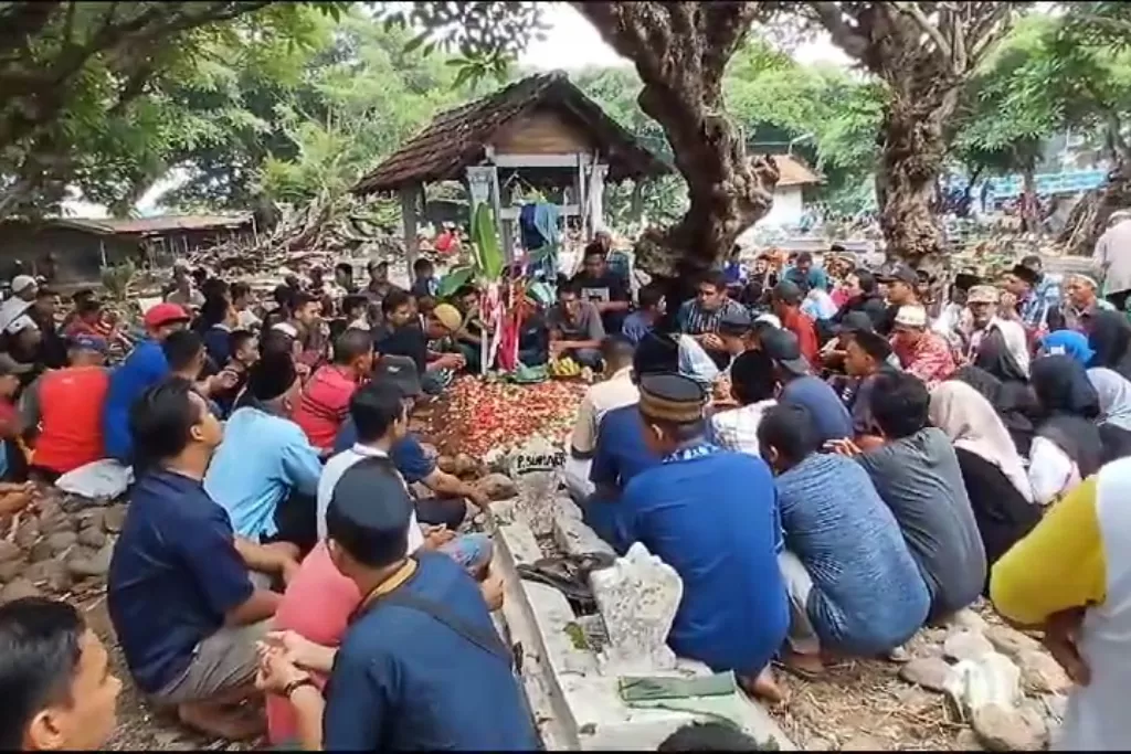 Ratusan Orang Hadiri Pemakaman Korban Kecelakaan Bus Rombongan Ziarah ...