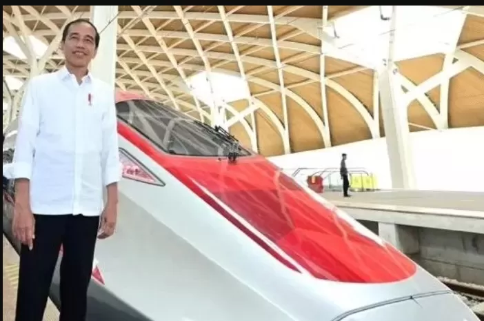 Kereta cepat sudah dijajal Presiden Jokowi. (FOTO: JawaPos.com)