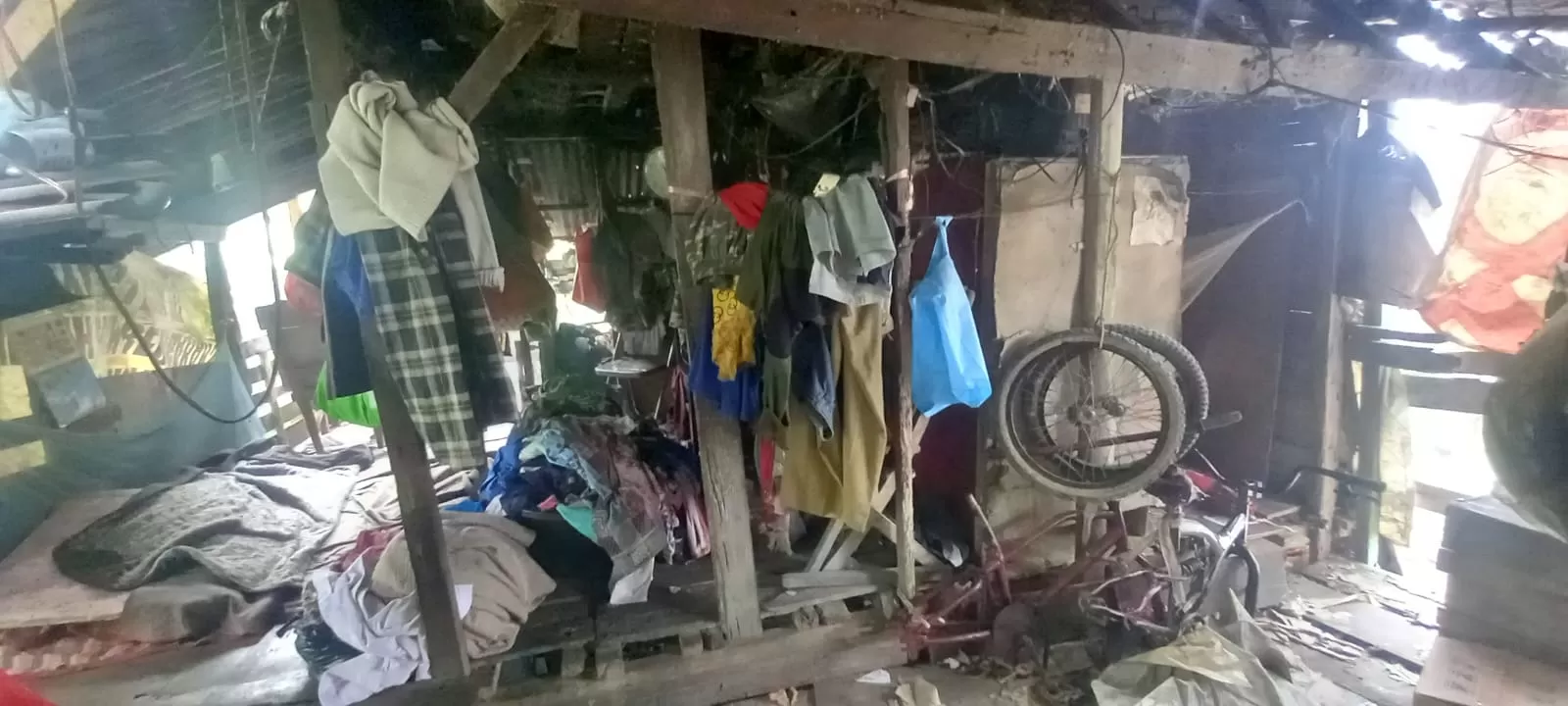 Perbaikan kelayakan terhadap salah satu rumah warga di RT 11 Kelurahan Talangbakung, Kecamatan Paalmerah, Kota Jambi. (Foto : Dokumen Ali Ahmadi/Jambione.com)