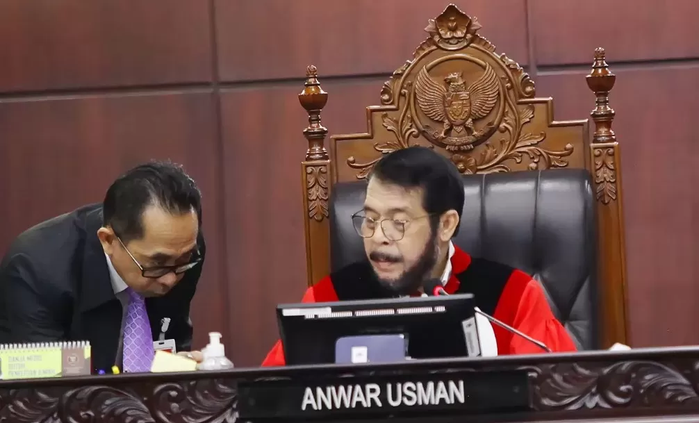 Anwar Usman Dicopot Dari Jabatan Ketua MK Dan Dilarang Terlibat Dalam ...