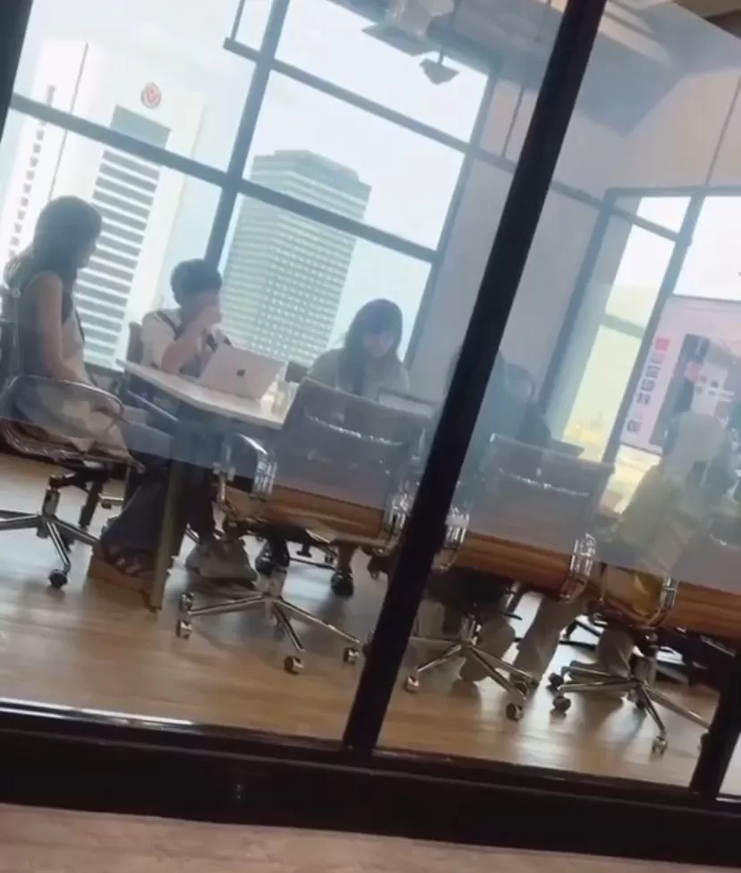 VIRAL! Video Luna Maya Marah Besar Saat Meeting Dengan Karyawannya,  Netizen: Luna Maya Tahu Mental Health Gak, Sih? - Pitutur