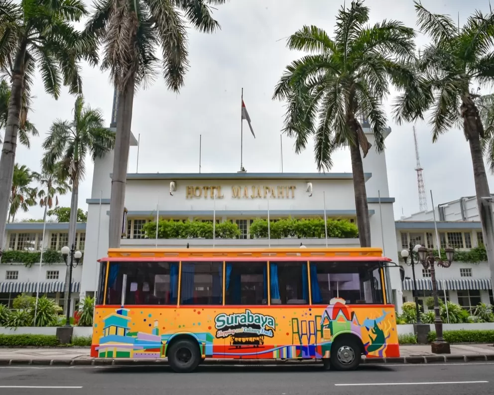 Berkeliling kota Surabaya dengan Bus SSCT. (Tiket Wisata Surabaya)