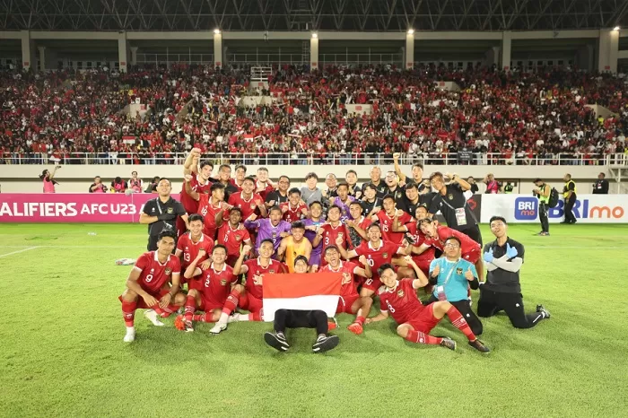 Selebrasi Timnas U-23 Indonesia usai memenangi laga melawan Turkmenistan, dan memastikan lolos ke putaran final Piala Asia U-23 2024 Qatar.  (pssi)