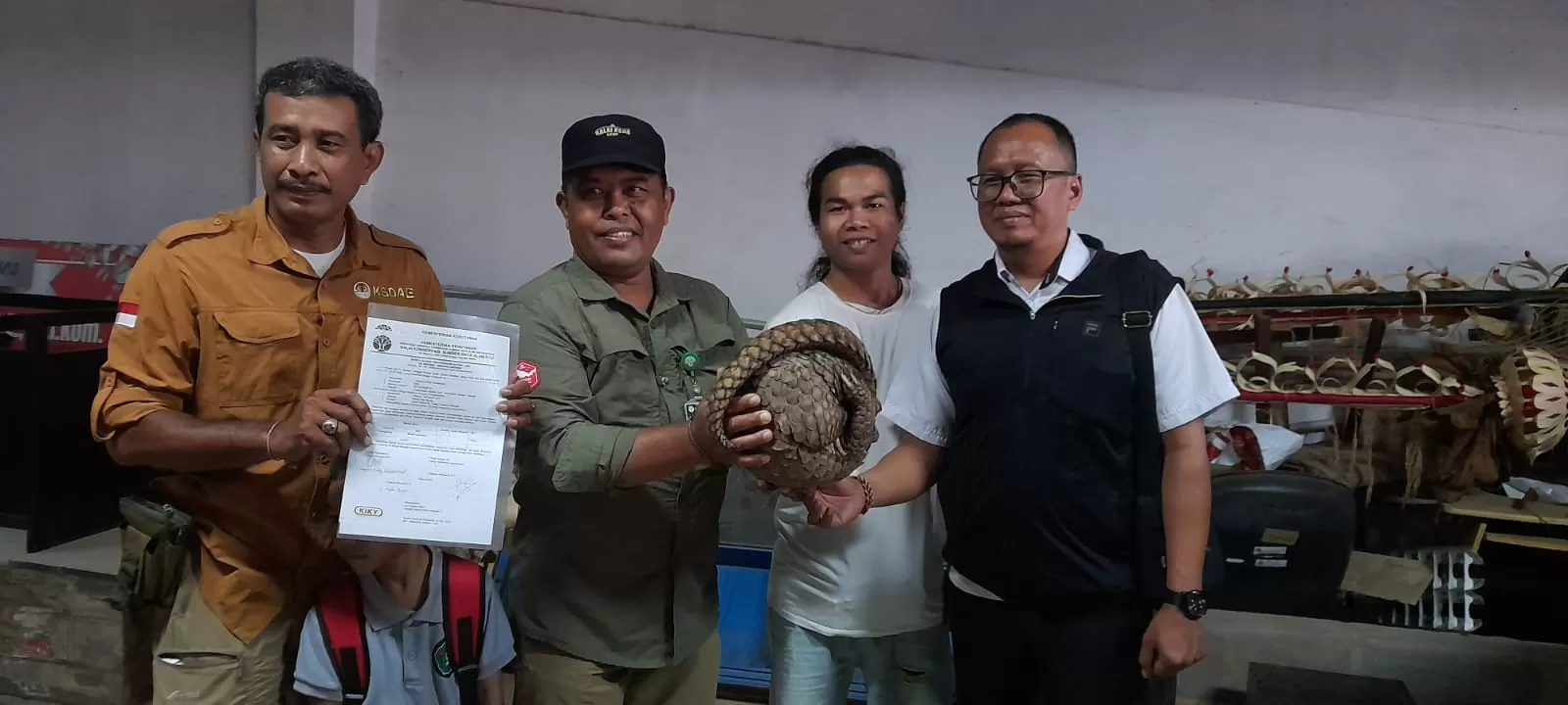 Warga Bangli Serahkan Satwa Dilindungi ke BKSDA Bali Wilayah II - Pos Bali