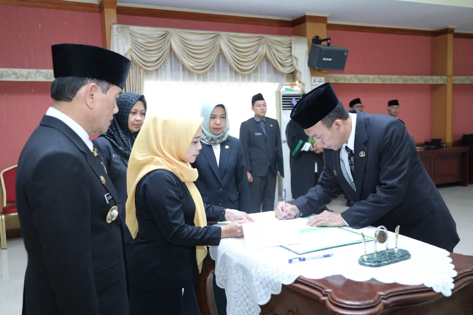 Ani Sofian Lantik Zulkarnain Jadi Pj Sekda Pontianak, Bersifat ...