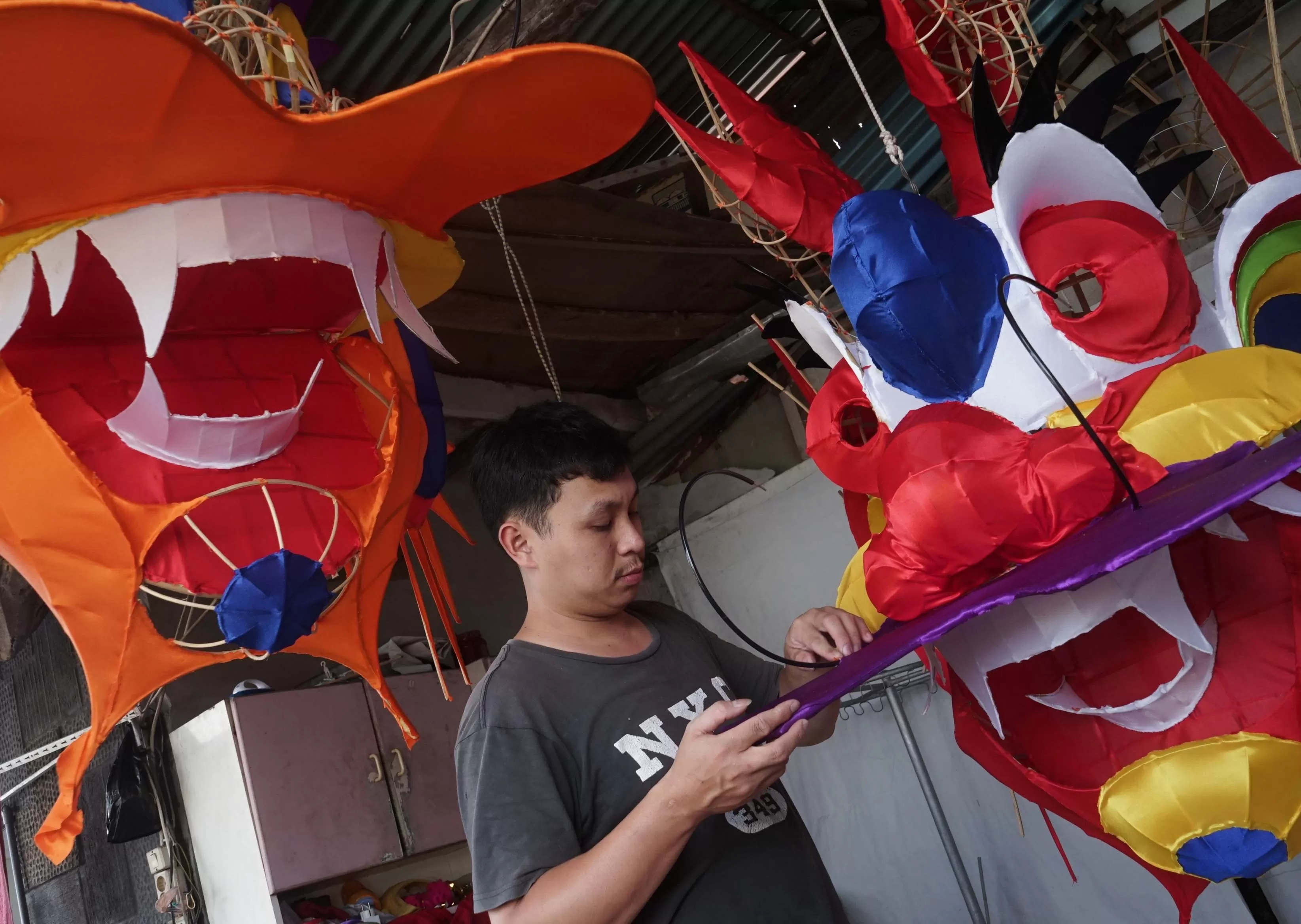 Dari Gang Sempit ke Jalan Raya Pontianak, Tangan Dingin Edwin Menghidupkan  Naga di Festival CGM - Pontianak Post