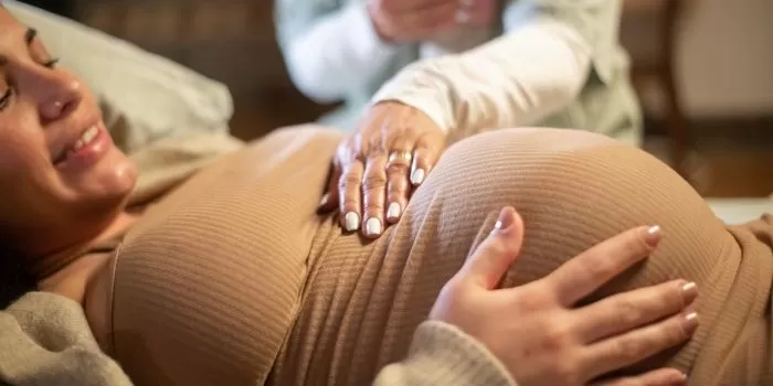 Ilustrasi Gentle Birth (Freepik/pch.vector)