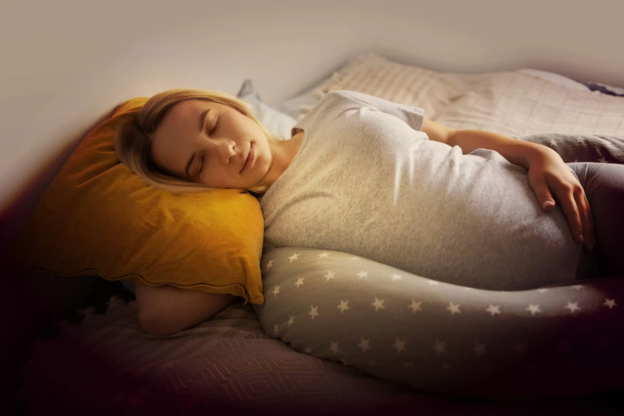 Ilustrasi Posisi Tidur Ibu Hamil (Freepik/freepik)