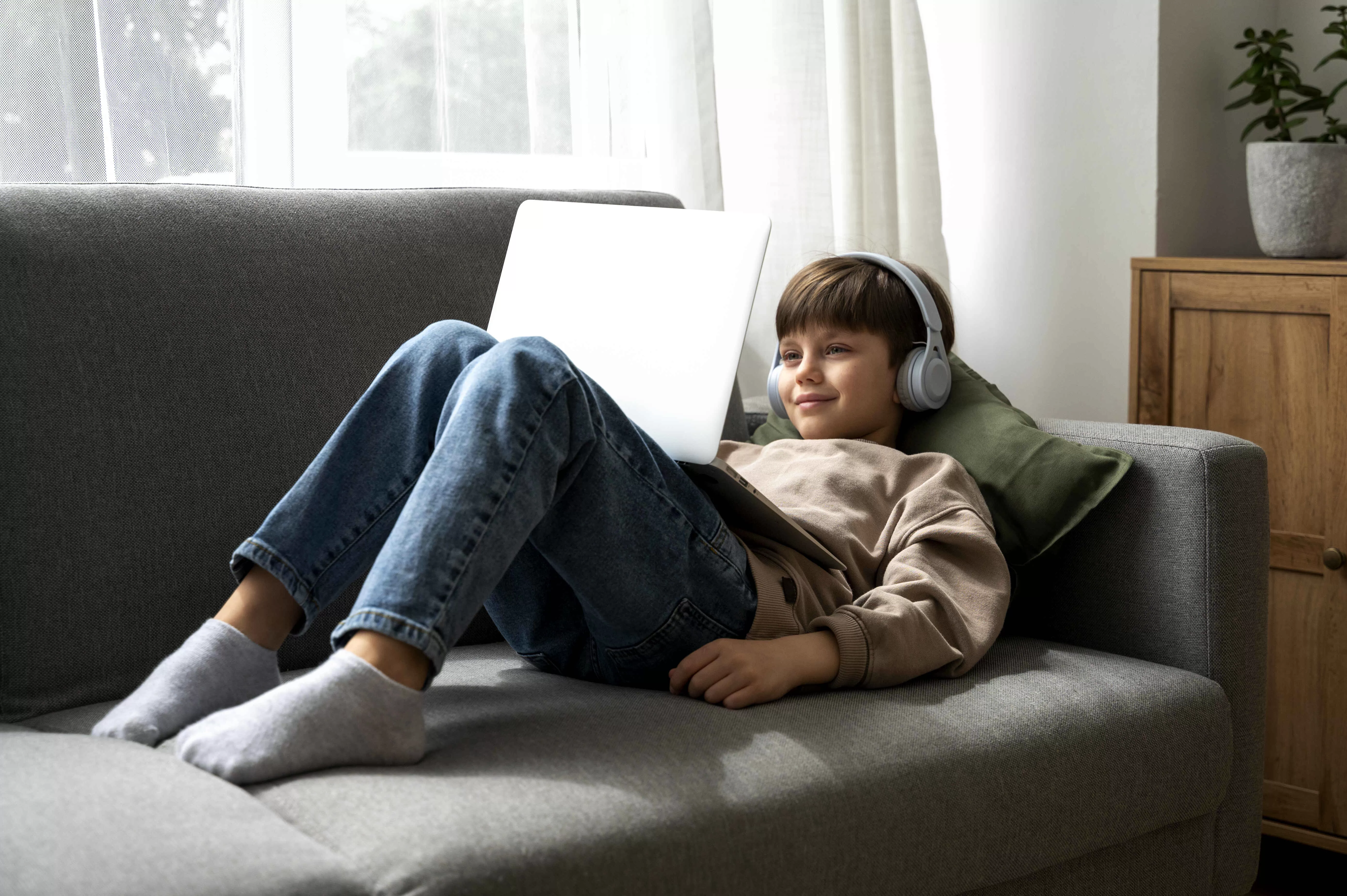 Ilustrasi Anak Introvert (Freepik/freepik)