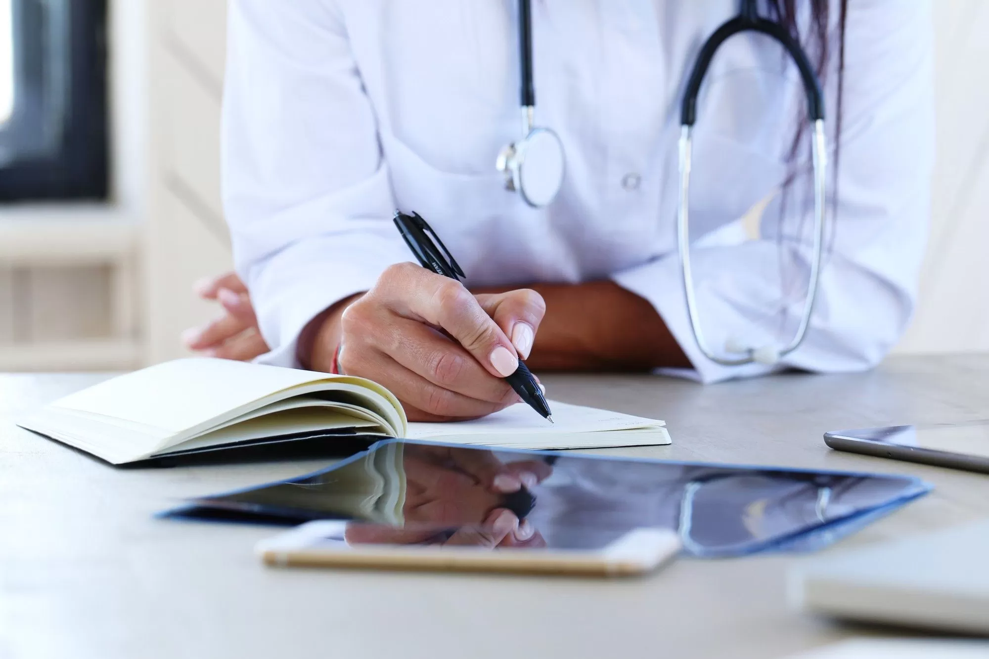 BPJS tidak menanggung semua jenis operasi (Freepik.com/Racool_studio)