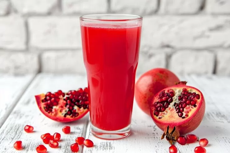 Ilustrasi jus buah delima (freepik/freepik)