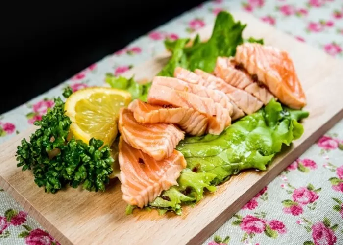 Ternyata mengkonsumsi banyak salmon bisa bikin kamu kena sakit ini lho