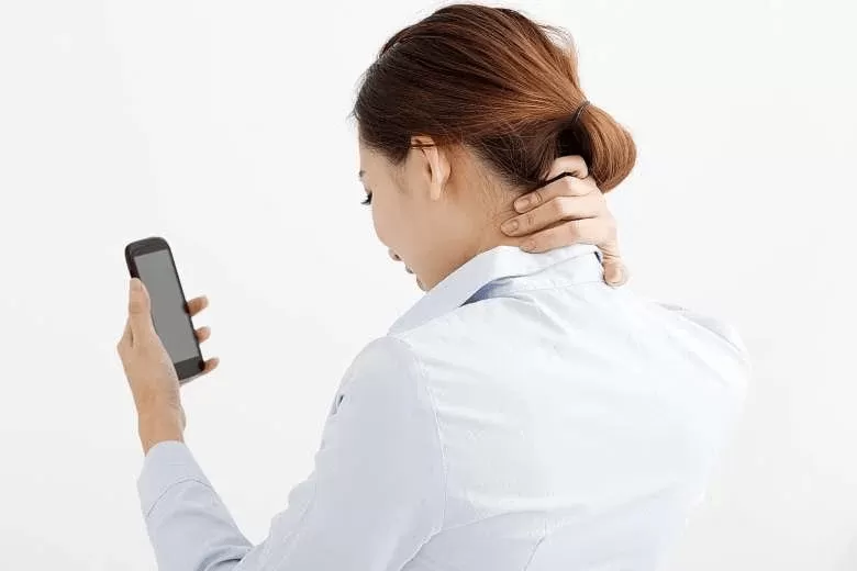 Ilustrasi sindrom tech neck