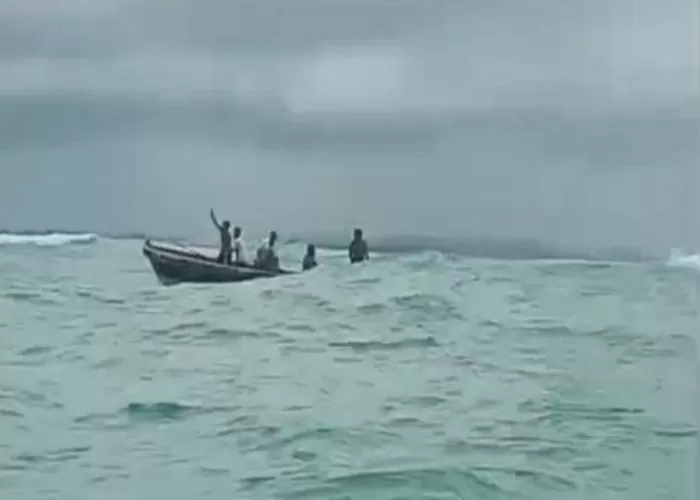 Kapal pencarian 2 mahasiswa UGM yang hilang usai kapal yang ditumpanginya terbalik