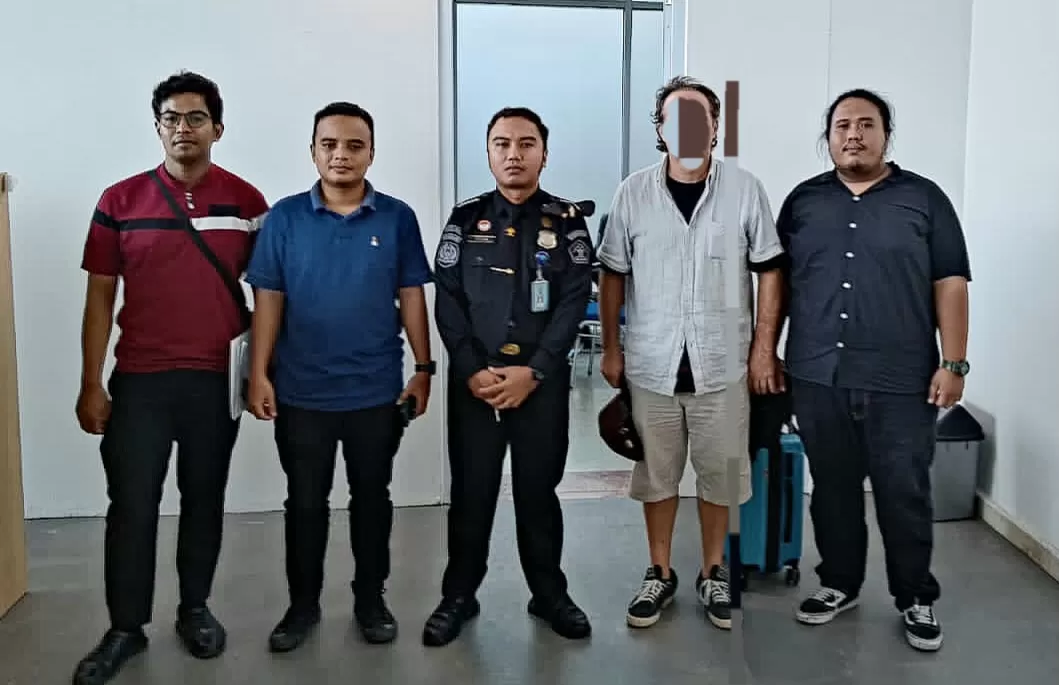 Imigrasi Mataram Tangkap Dan Deportasi Bule Amerika Yang Menjadi ...